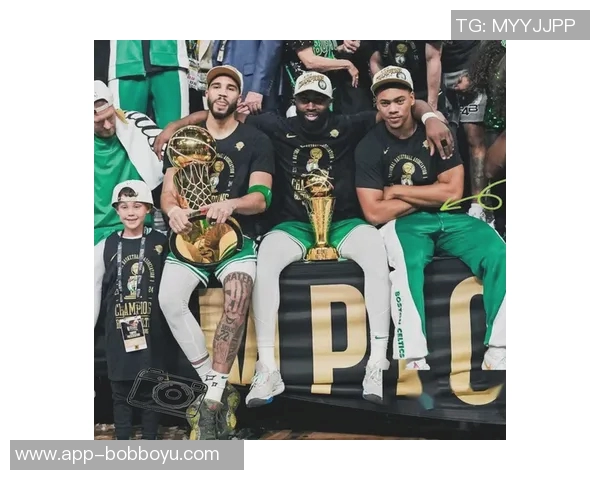 杰伦格林赛前积极热身投篮训练中展现笑容复出在望